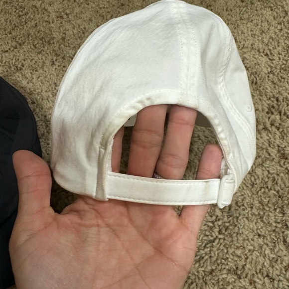 Set of 2 Lululemon hats - Picture 3 of 5